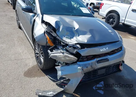 2022 Kia Forte Gt-Line z USA, uszkodzony, nr VIN 3KPF54AD5NE453470